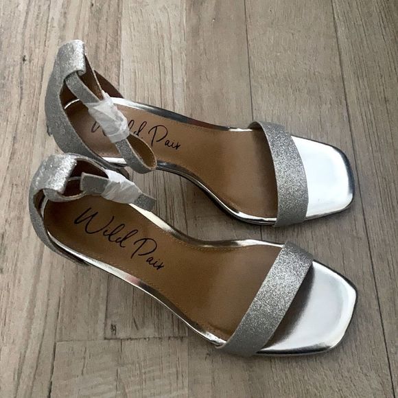 Brand new silver glitter sandals on a high heel - Picture 4 of 8